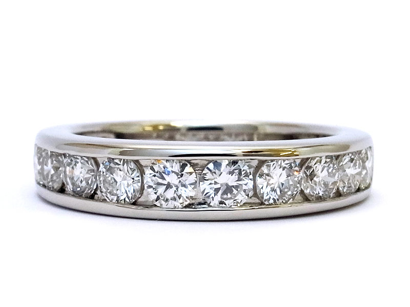 ダイヤモンド10石合計0.7ctエタニティリング結婚指輪