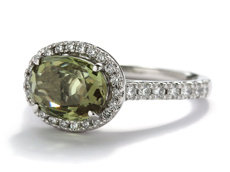 宝石の種類が不明の祖母の指輪をリフォームしたい