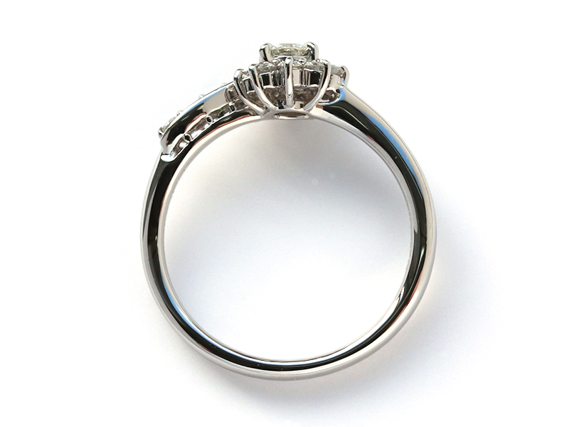 母の婚約指輪を脇石を誕生石にアレンジした普段使いリングに