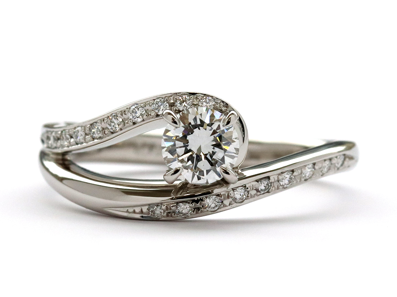 30年以上前の立てづめの婚約指輪を気軽に使えるデザインに