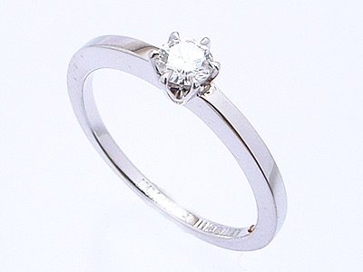 引き継がれ、輝き続ける婚約指輪