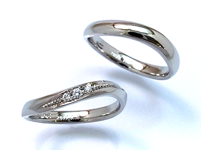 ペア感と少しダイヤの結婚指輪