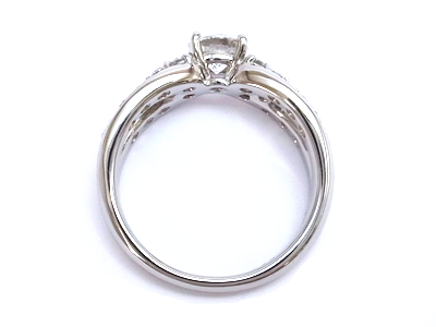 婚約指輪の宝石は新しいリングに、金属はハワイアンジュエリーに