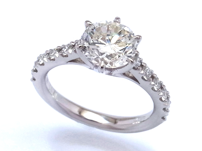 婚約指輪の宝石は受け継がれたもので作る