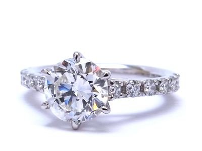 婚約指輪の宝石は受け継がれたもので作る