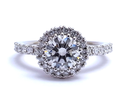 有名ブランドやブライダル専門店ではない、ダイヤ重視の婚約指輪