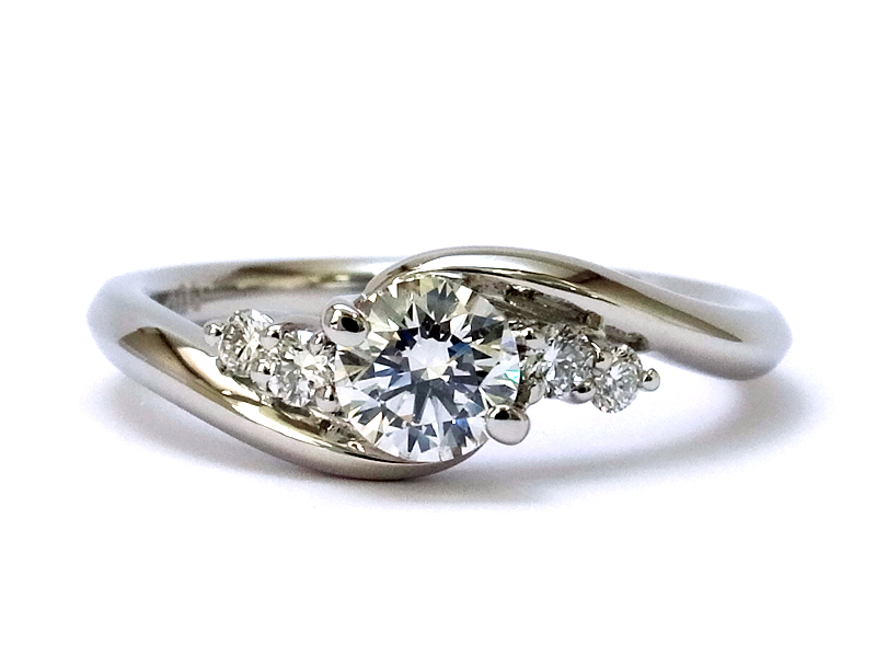 3ExcellentダイヤモンドをS字ラインの婚約指輪に