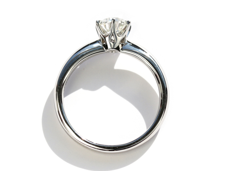 婚約指輪探しはブランドを周りダイヤの品質と大きさでオーダー