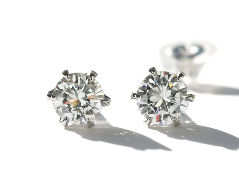 二十歳になる娘へのプレゼントは母の指輪からペンダントとピアス クィーンズジュエリー