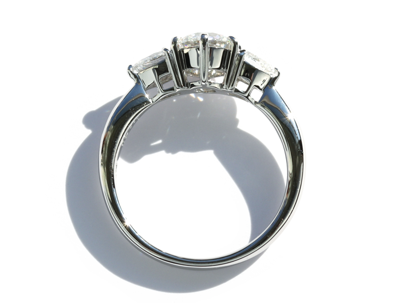 ブランドと比較検討して辿り着いた上質の婚約指輪