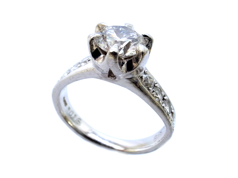 2種類のセミオーダーのデザインを参考にフルオーダーの指輪へ