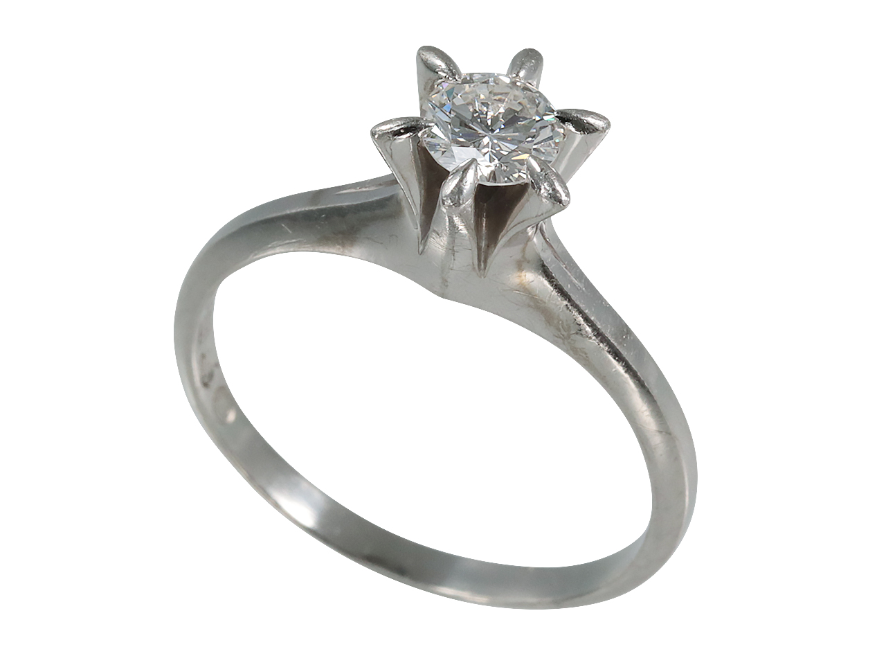 母から祖母のダイヤを受継ぎ、彼女へ贈る婚約指輪にリフォーム