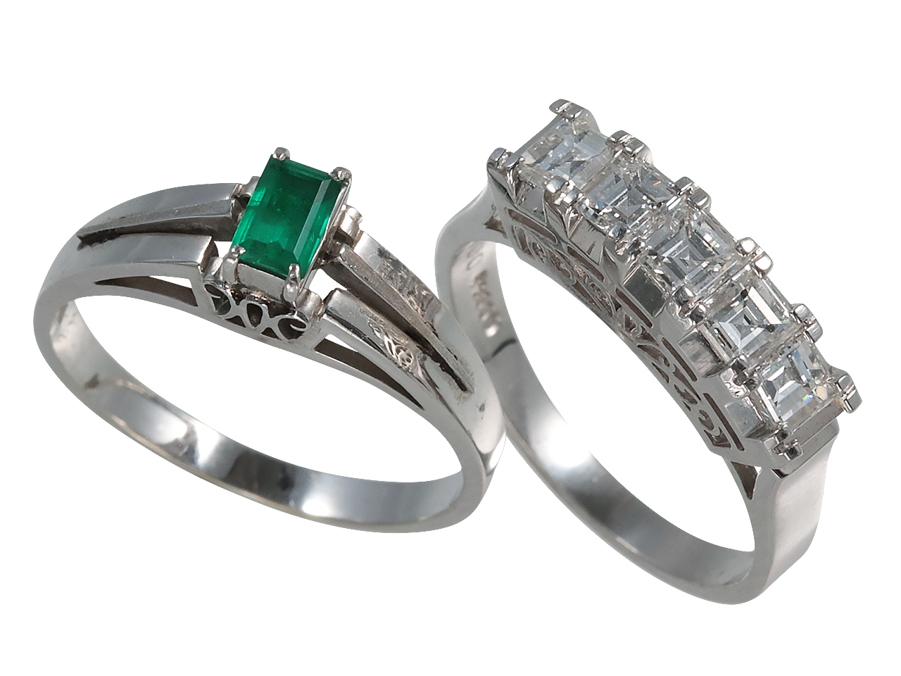 結婚30周年贈り物はエメラルドとダイヤの特別なネックレス