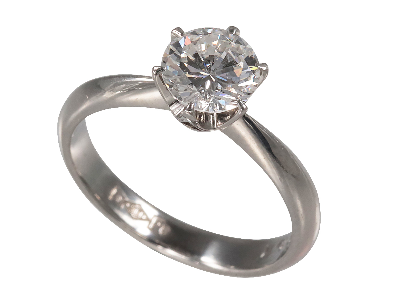 22年の愛を込めて、婚約指輪リフォーム！中指の贅沢な輝き