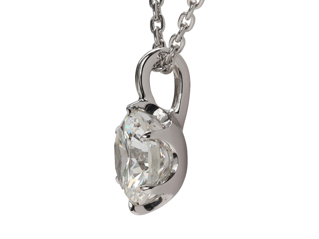 母の婚約指輪を受け継ぐ―費用も工夫したダイヤネックレス