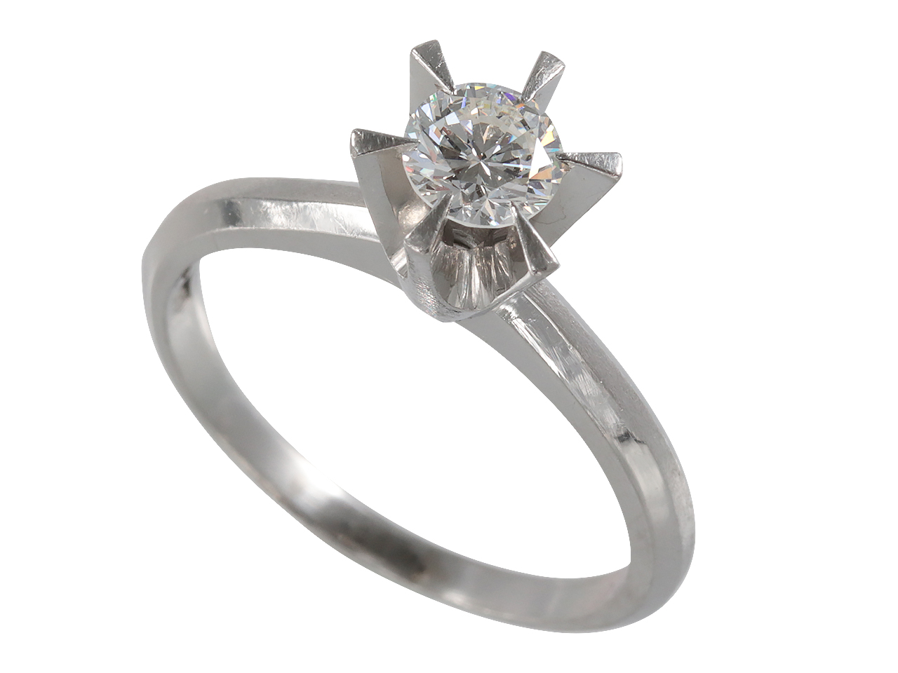 母の婚約指輪を受け継ぐ―費用も工夫したダイヤネックレス