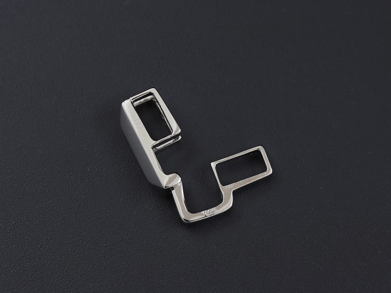 結婚30周年の指輪を胸元に―喜平用のプラチナのリングホルダー