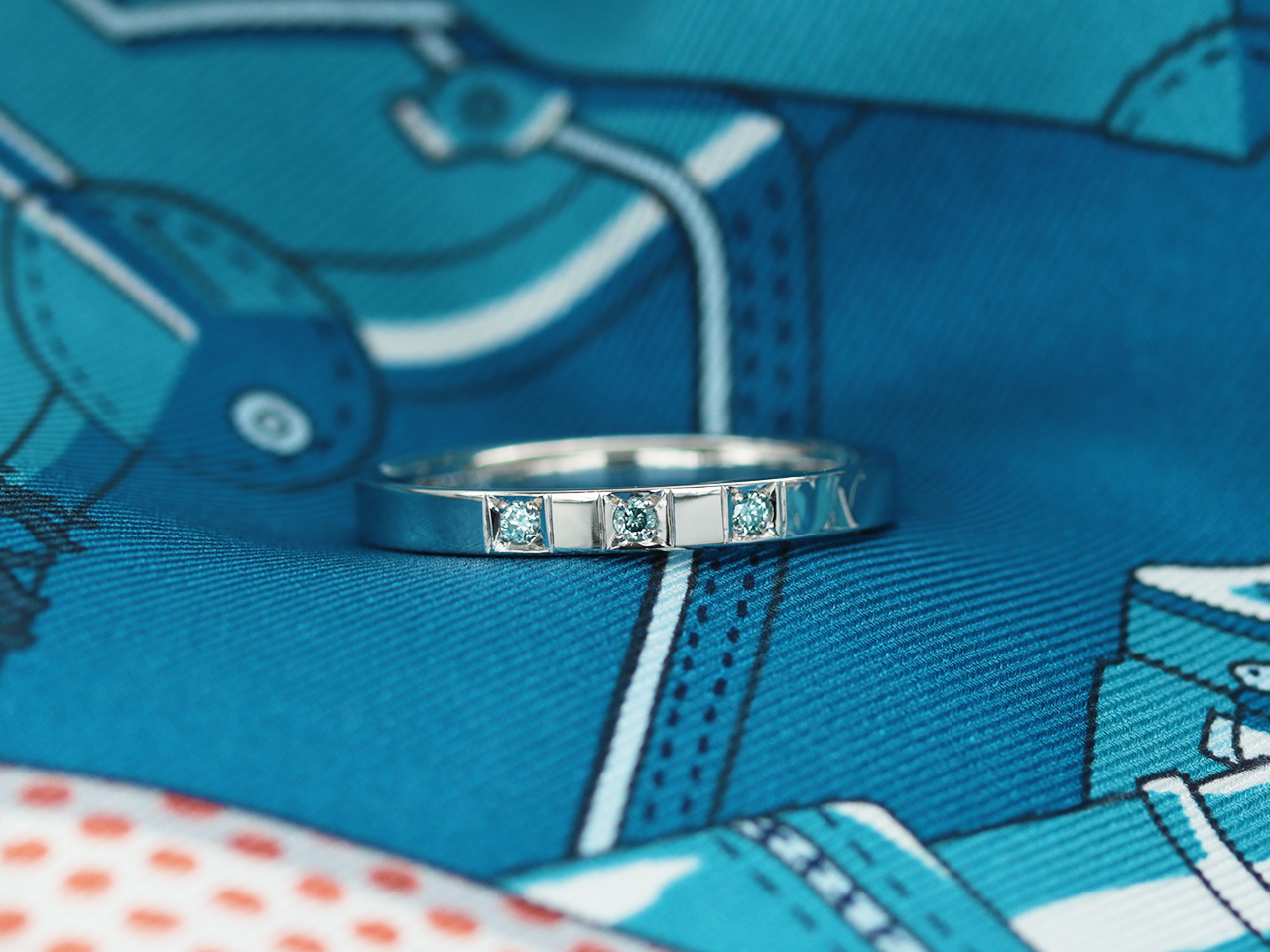 婚約指輪のお返しに―ブルーダイヤのプラチナメンズリング