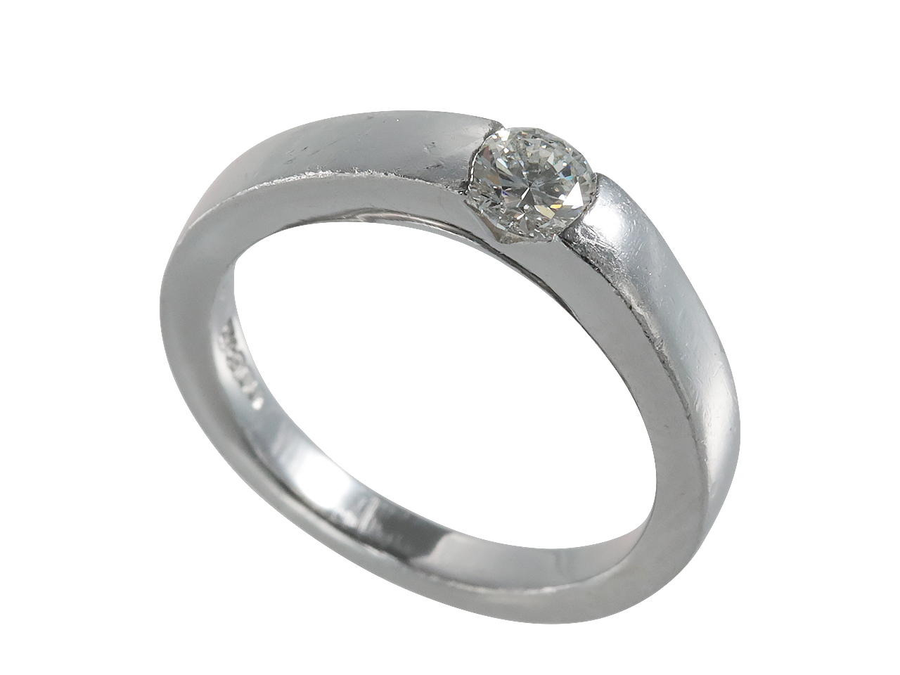 母の婚約指輪を仕事でも使える指輪に再生リフォーム