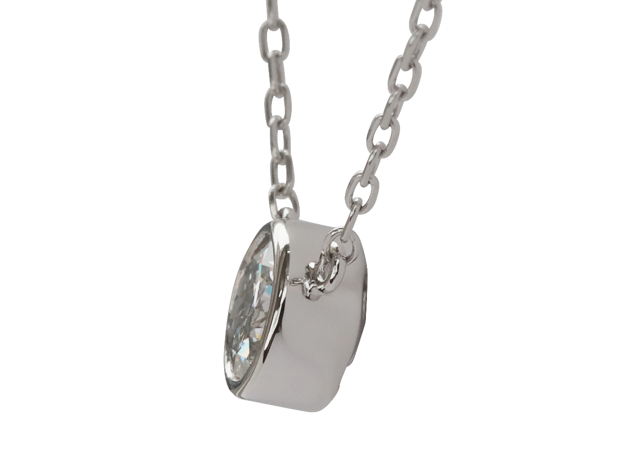 母の婚約指輪を娘へ、成人祝いに贈るネックレス