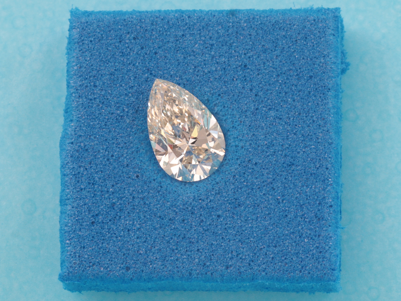 遠方オーダーで叶えるペアシェイプダイヤネックレス