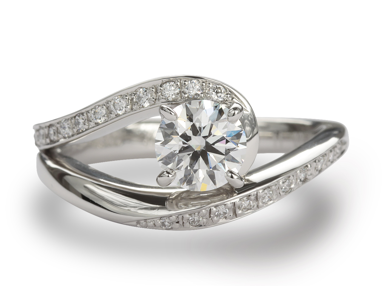 息子の社会人を機に、行事用だった婚約指輪を日常使いの形へ