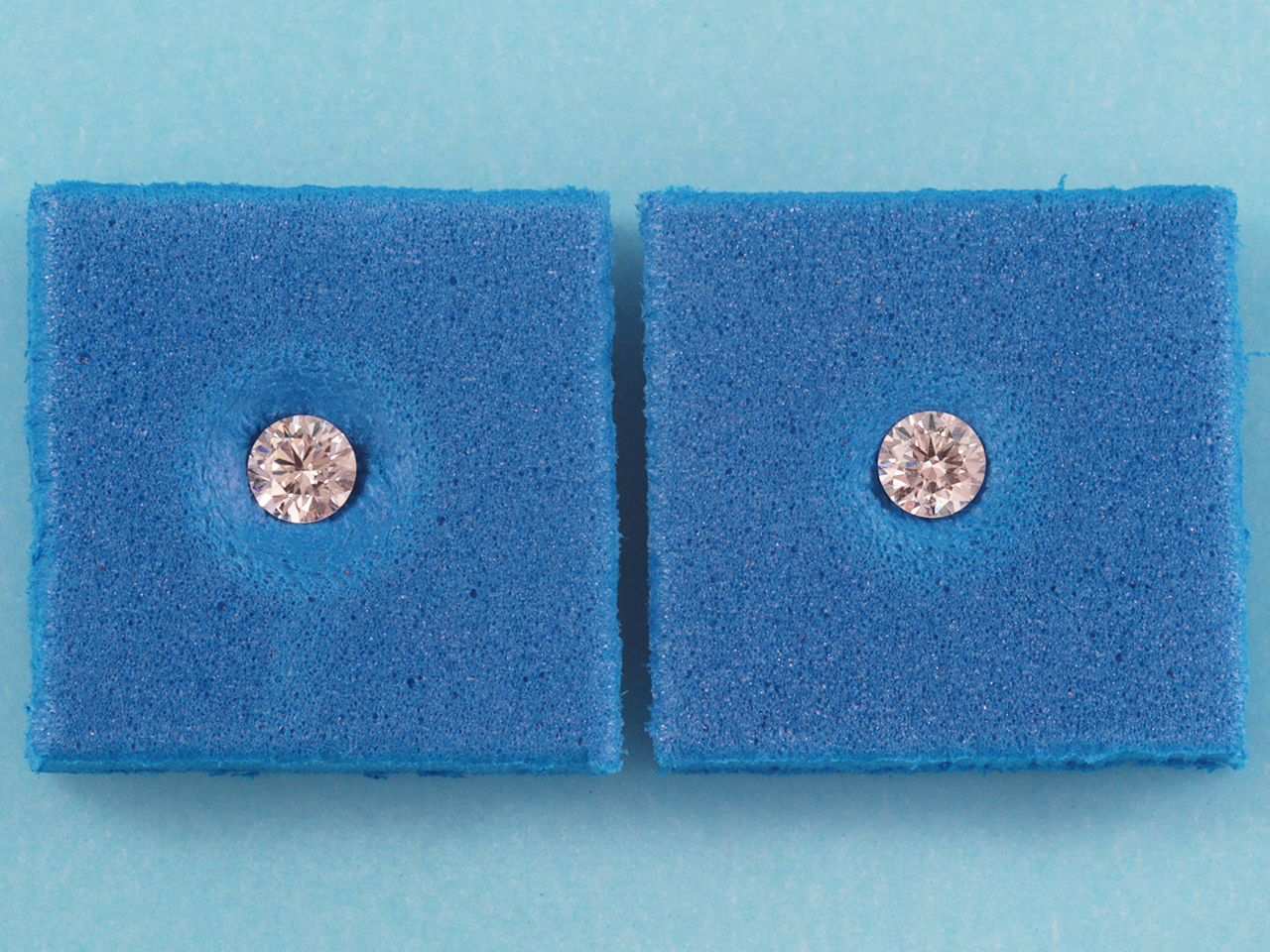 D・Eカラーの0.11ctダイヤモンドピアスをオーダー