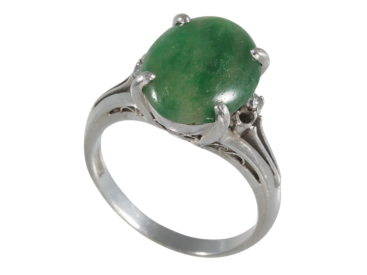 母の翡翠リングをペンダントにリフォーム 再研磨で艶復活