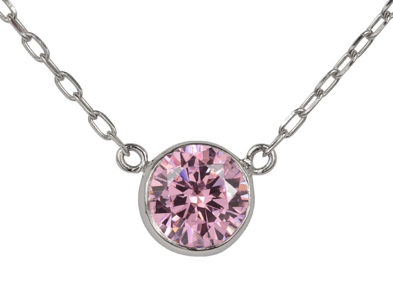 母の形見をネックレスへ。唯一の娘として受け継ぐピンクの輝き