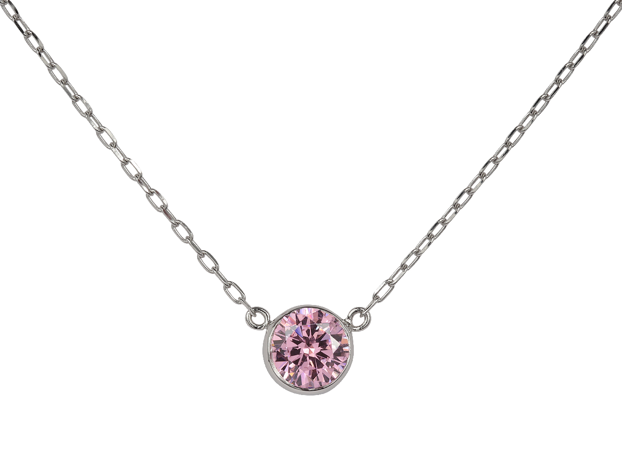 母の形見をネックレスへ。唯一の娘として受け継ぐピンクの輝き