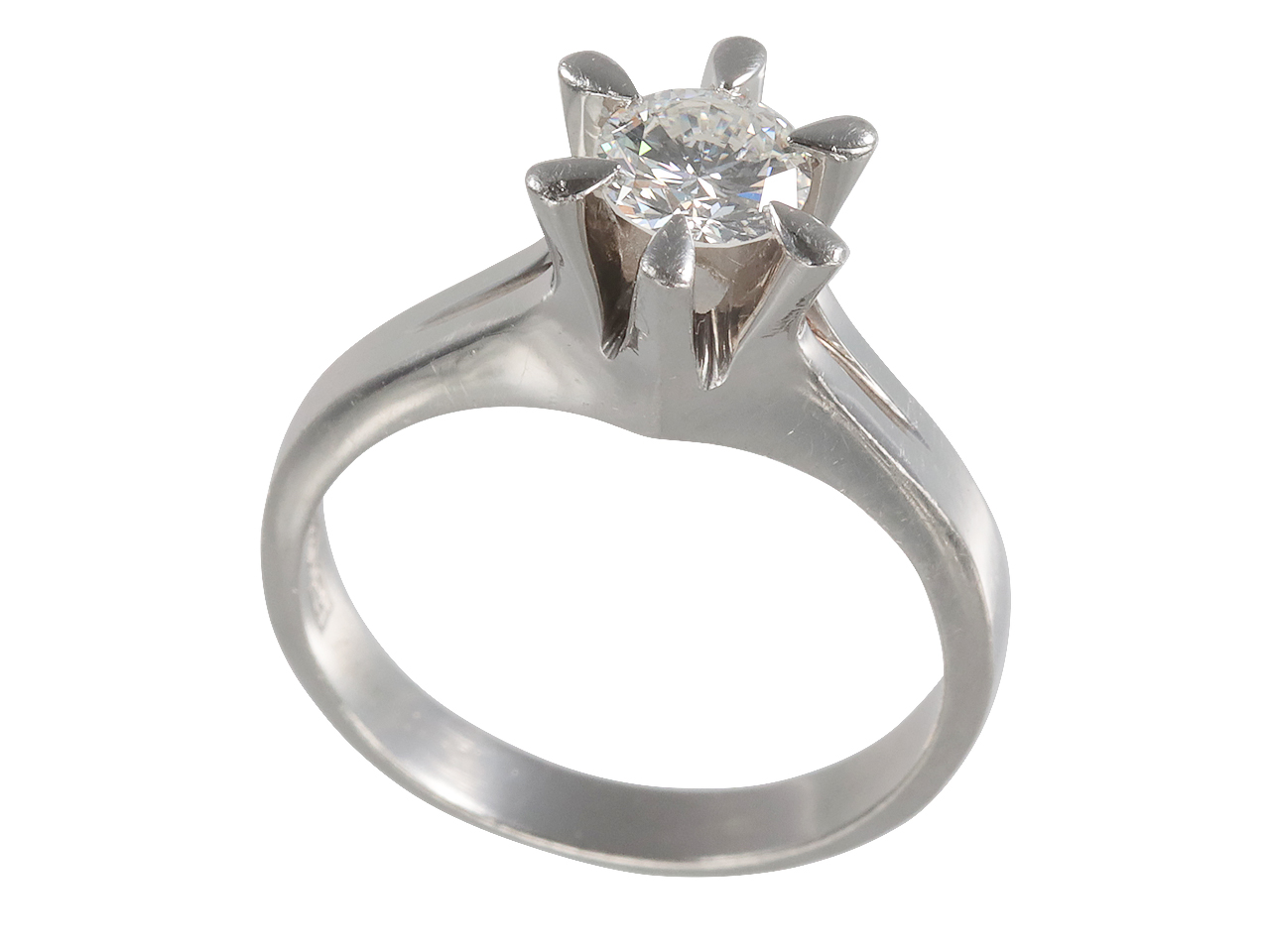 結婚10周年の贈り物。祖母の0.5ctダイヤを軽やかな日常へ