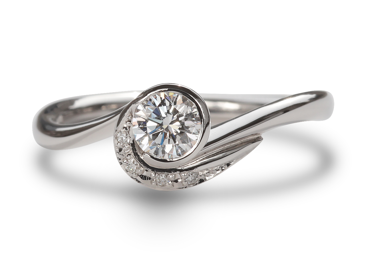 退職祝いに婚約指輪をリフォーム｜外れない結婚指輪の悩みも解決