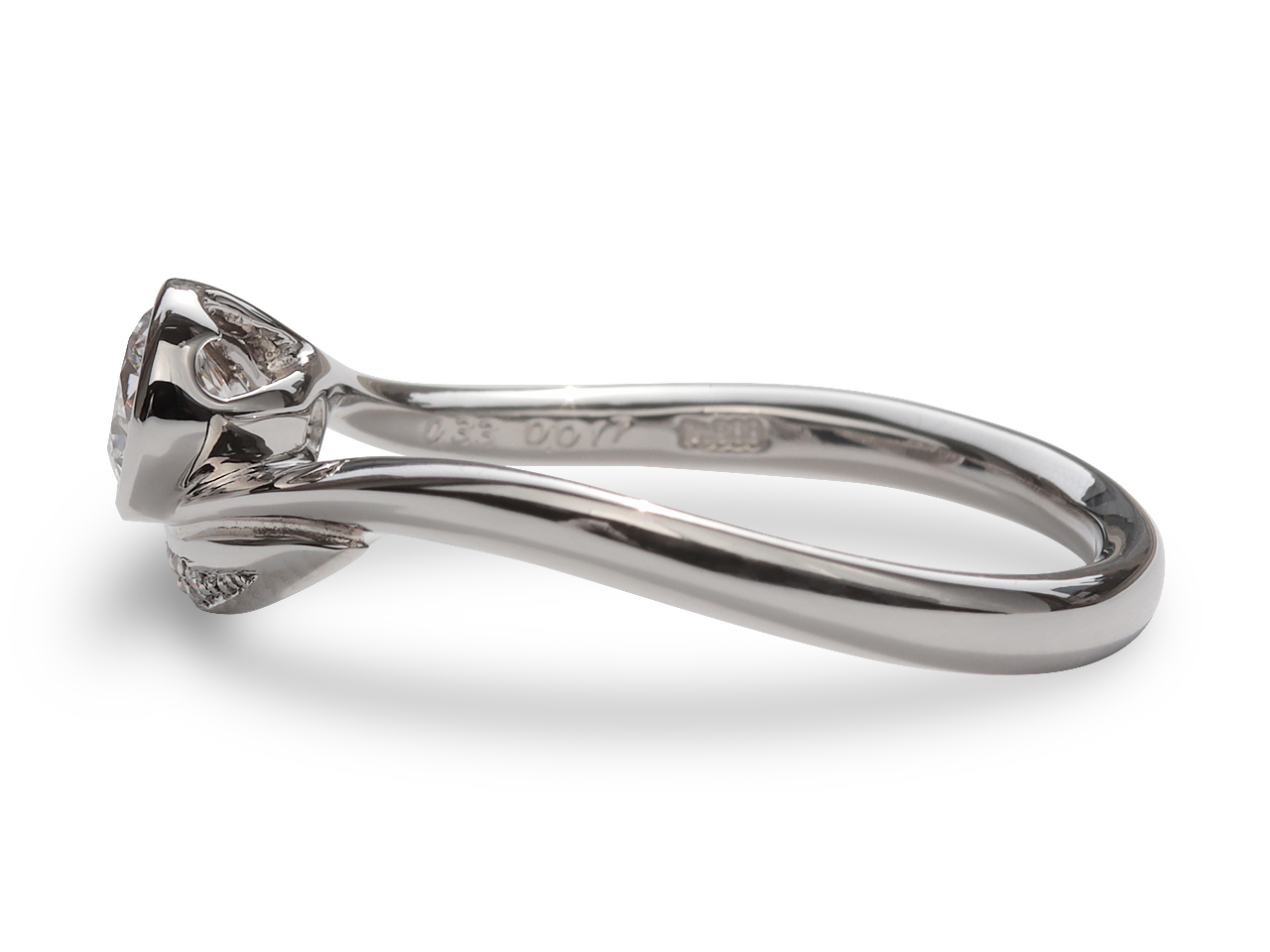 退職祝いに婚約指輪をリフォーム|外れない結婚指輪の悩みも解決