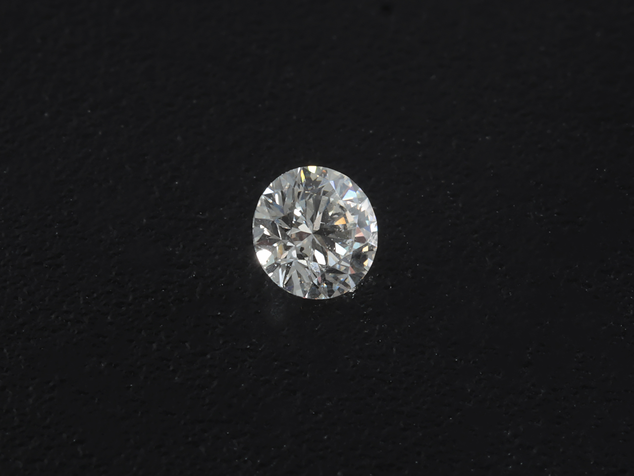 お気に入りのルースをピアスに。3本爪で輝きと安心を贈る制作