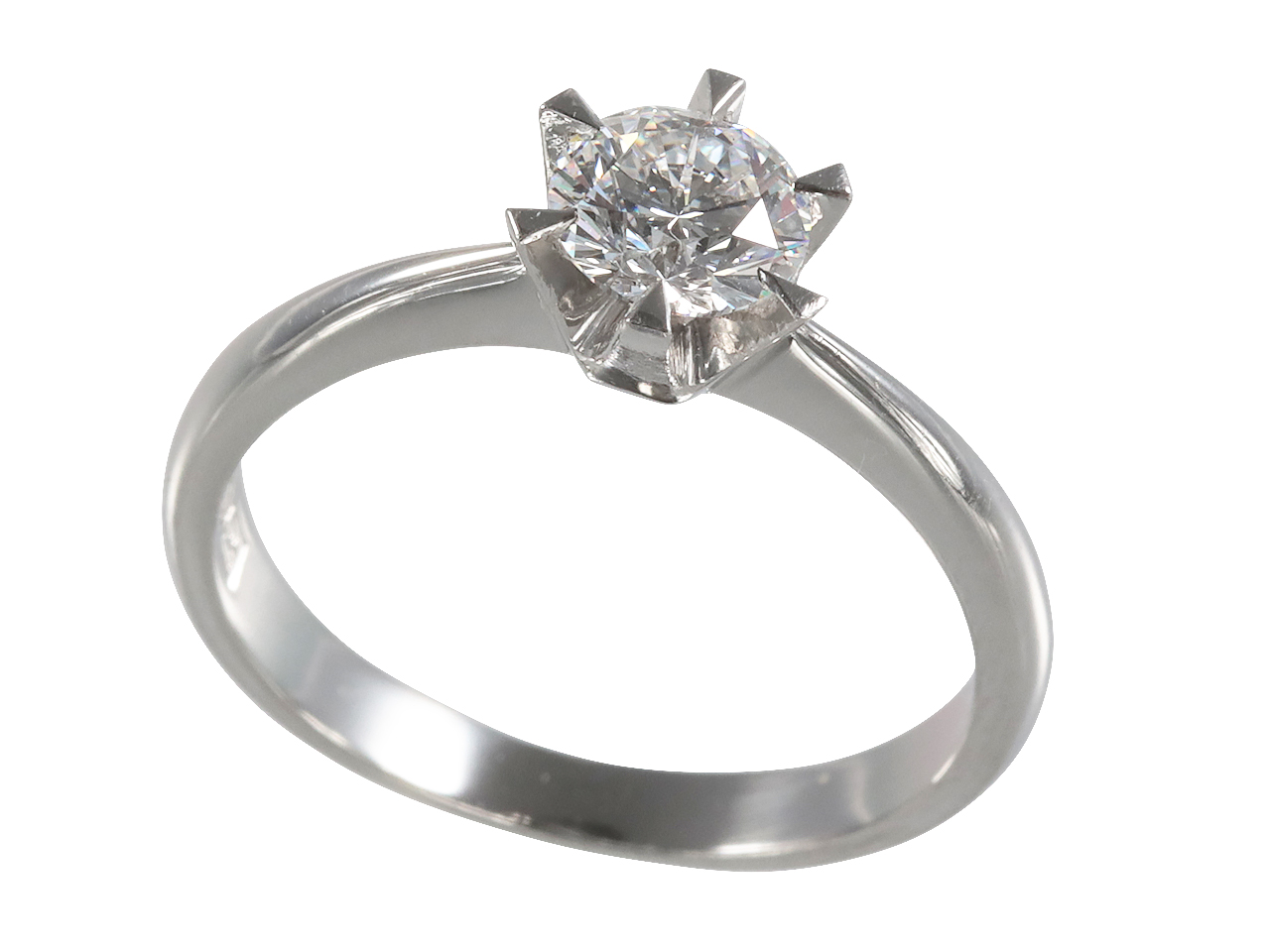 かつての婚約指輪を、輝きあふれる一生もののデイリーリングへ