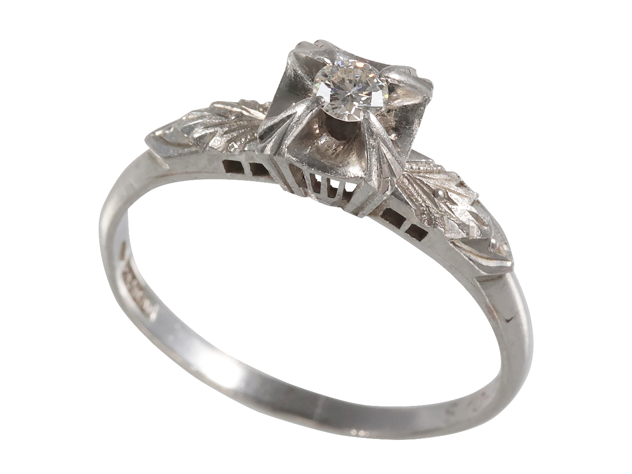 Tスマイルに重ねるダイヤ。祖母の指輪を理想のネックレスに。