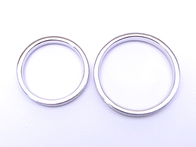 ガーネットとルビー輝く結婚指輪