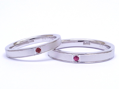 ガーネットとルビー輝く結婚指輪
