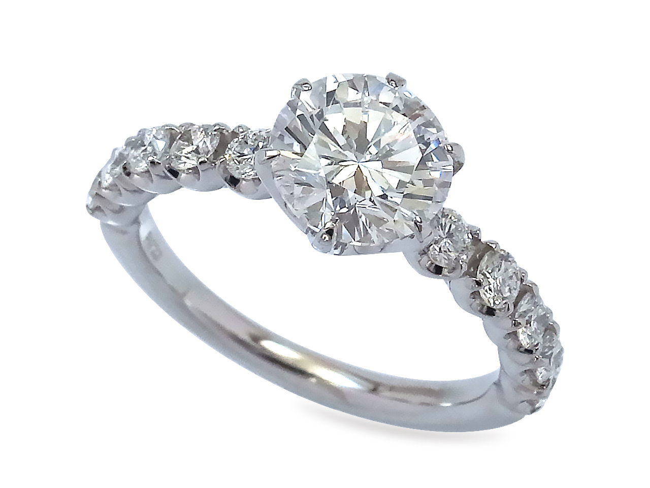 結婚当時は買わなかった婚約指輪を受継いだ祖母の宝石で作る